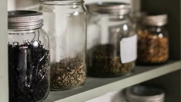 use glass containers to store tea